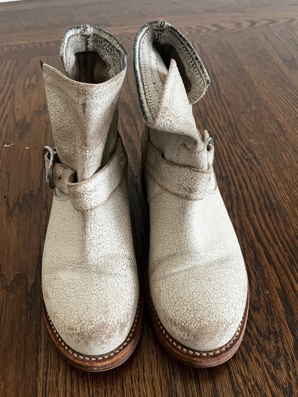 Frye Veronica women's 6 distressed white leather